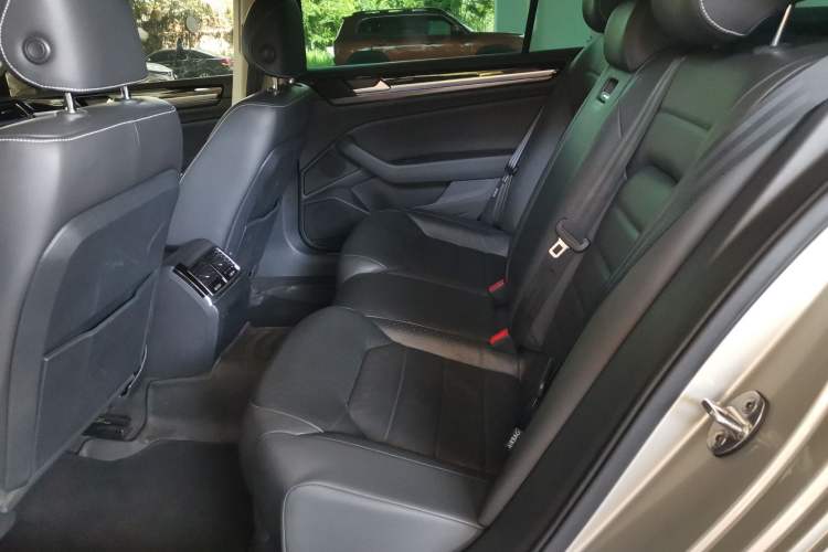 Used Volkswagen Phideon 2019 380TSI Two-Wheel Drive Business Edition China VI Standard Left Rear Seat