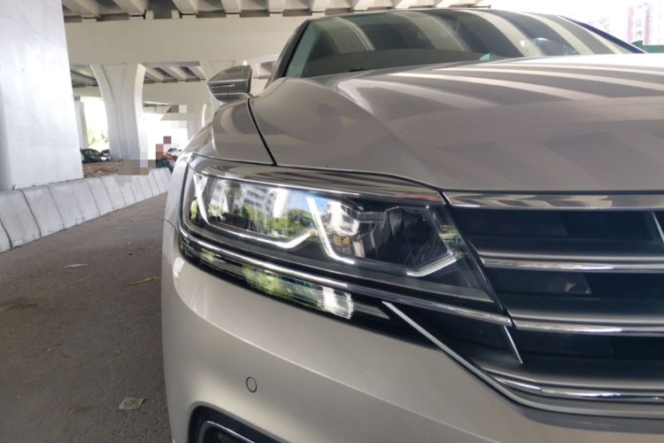 Used Volkswagen Phideon 2019 380TSI Two-Wheel Drive Business Edition China VI Standard Right Front Headlight