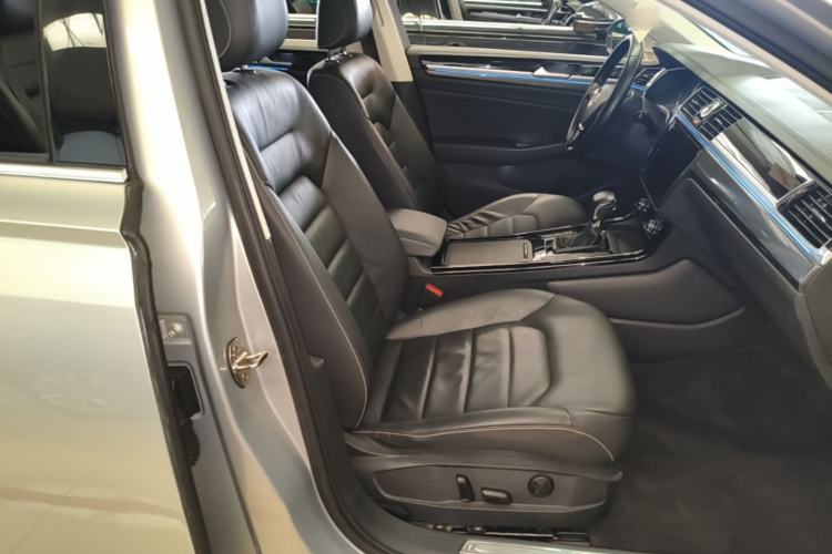 Used Volkswagen Phideon 2019 380TSI Two-Wheel Drive Business Edition China VI Standard Right Front Seat