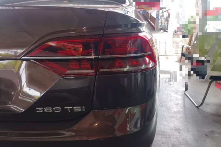 Used Volkswagen Phideon 2019 380TSI Two-Wheel Drive Business Edition China VI Standard Right Rear Taillight