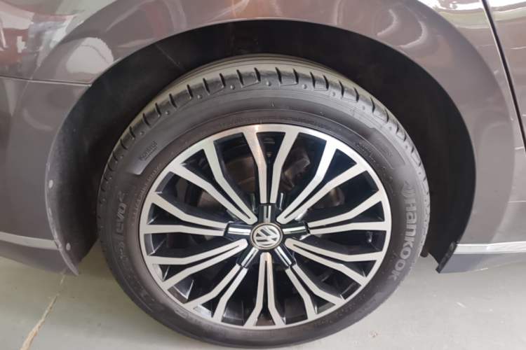 Used Volkswagen Phideon 2019 380TSI Two-Wheel Drive Business Edition China VI Standard Right Rear Wheel Hub