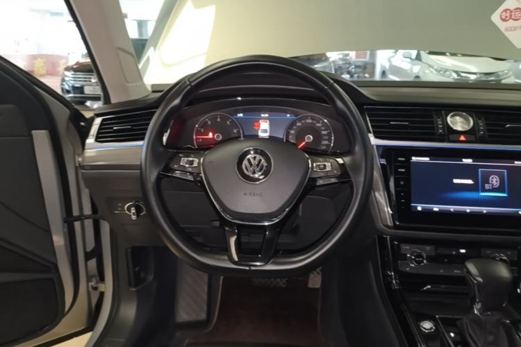 Used Volkswagen Phideon 2019 380TSI Two-Wheel Drive Business Edition China VI Standard Steering Wheel
