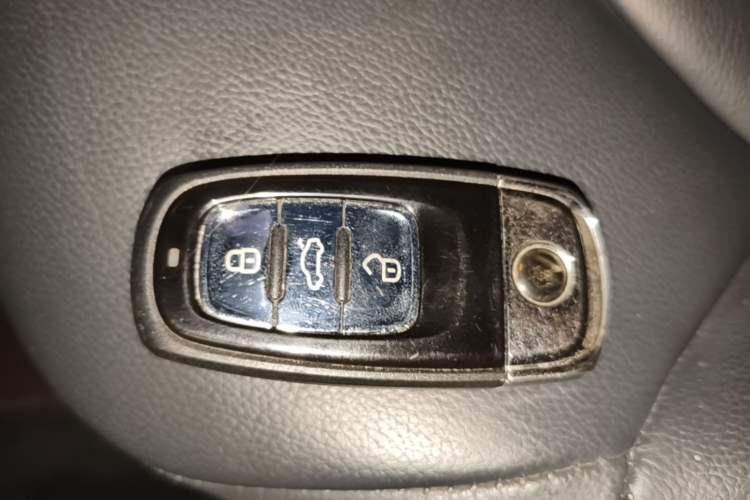 Used Volkswagen Phideon 2019 380TSI Two-Wheel Drive Business Edition China VI Standard Vehicle Key