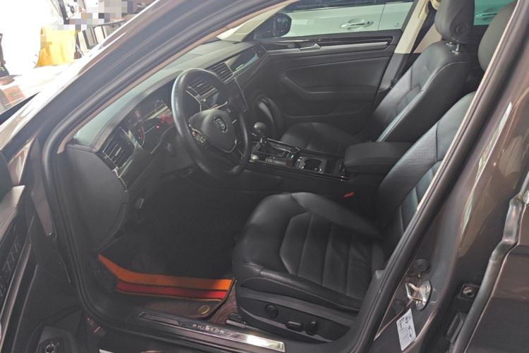 Used Volkswagen Phideon 2019 380TSI Two-Wheel Drive Business Edition China VI Standard Driver Seat