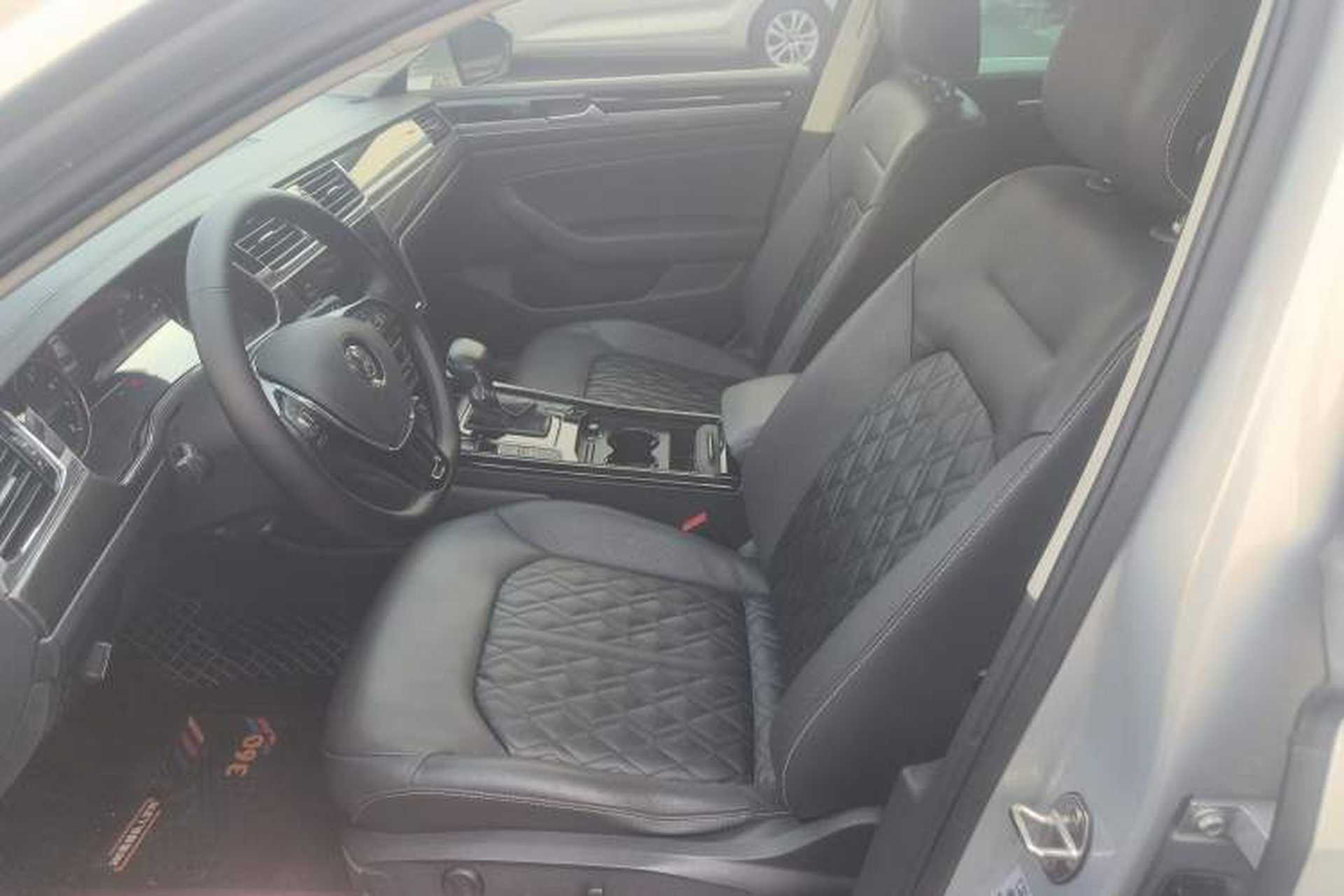 Used Volkswagen Phideon 2019 380TSI Two-Wheel Drive Business Edition China VI Standard Left Front Seat