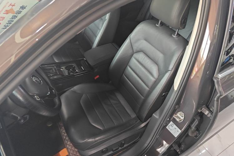 Used Volkswagen Phideon 2019 380TSI Two-Wheel Drive Business Edition China VI Standard Left Front Seat