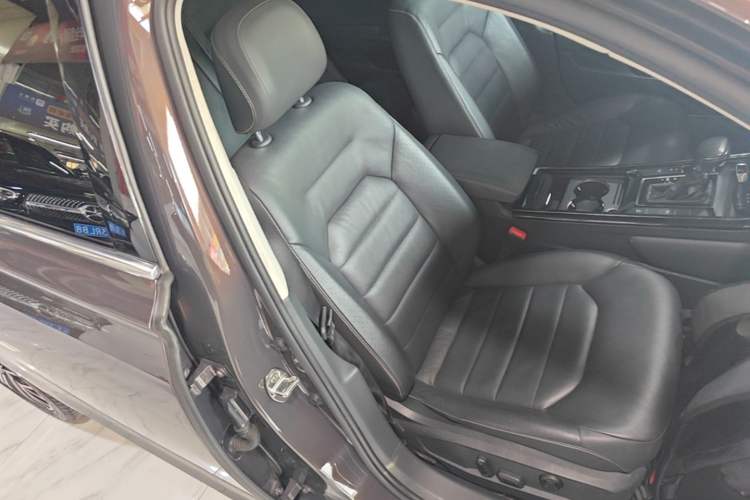 Used Volkswagen Phideon 2019 380TSI Two-Wheel Drive Business Edition China VI Standard Right Front Seat