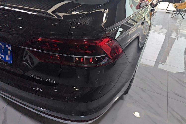 Used Volkswagen Phideon 2019 380TSI Two-Wheel Drive Business Edition China VI Standard Right Rear Taillight