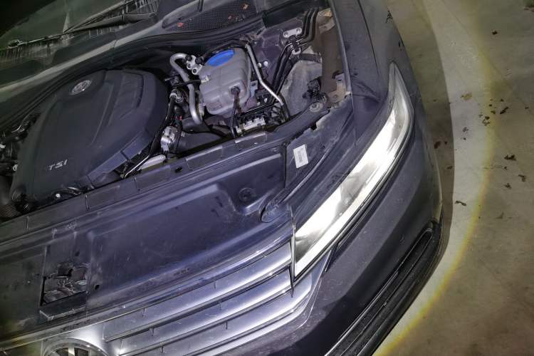 Used Volkswagen Phideon 2019 380TSI Two-Wheel Drive Business Edition China VI Standard Engine Bay Left