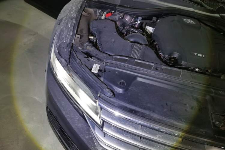 Used Volkswagen Phideon 2019 380TSI Two-Wheel Drive Business Edition China VI Standard Engine Bay Right