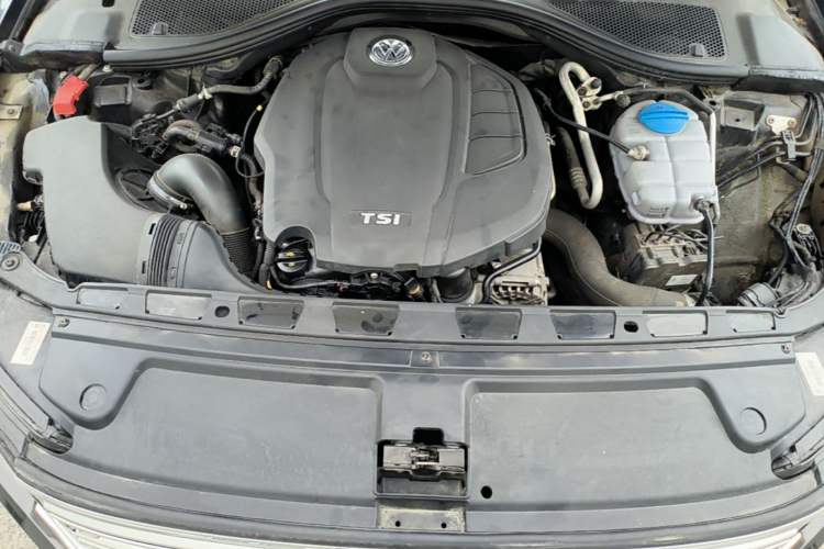 Used Volkswagen Phideon 2019 380TSI Two-Wheel Drive Business Edition China VI Standard Engine Bay