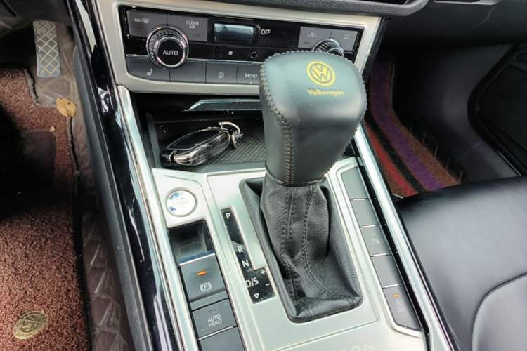 Used Volkswagen Phideon 2019 380TSI Two-Wheel Drive Business Edition China VI Standard Gear Lever