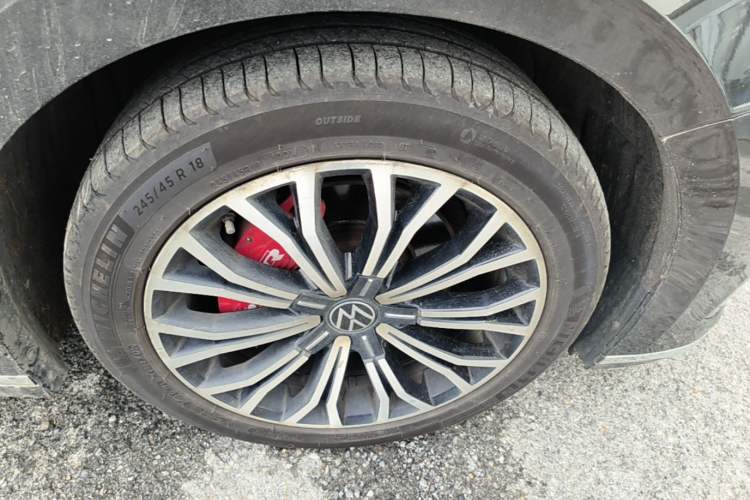 Used Volkswagen Phideon 2019 380TSI Two-Wheel Drive Business Edition China VI Standard Right Front Wheel Hub