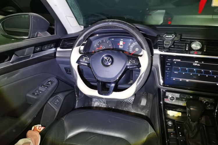Used Volkswagen Phideon 2019 380TSI Two-Wheel Drive Business Edition China VI Standard Steering Wheel