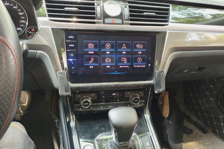 Used Volkswagen Phideon 2019 380TSI Two-Wheel Drive Luxury Flagship Version China VI Standard Audio And AC Panel
