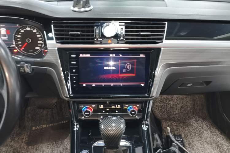 Used Volkswagen Phideon 2019 380TSI Two-Wheel Drive Business Edition China VI Standard Audio And AC Panel