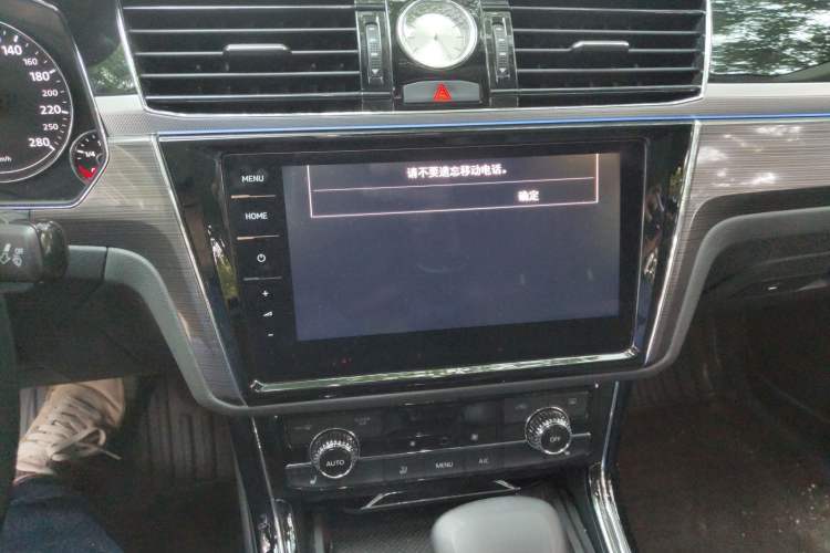 Used Volkswagen Phideon 2019 380TSI Two-Wheel Drive Business Edition China V Standard Audio And AC Panel