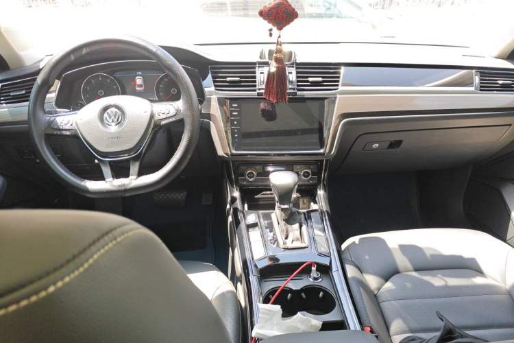 Used Volkswagen Phideon 2019 380TSI Two-Wheel Drive Business Edition China VI Standard Center Console