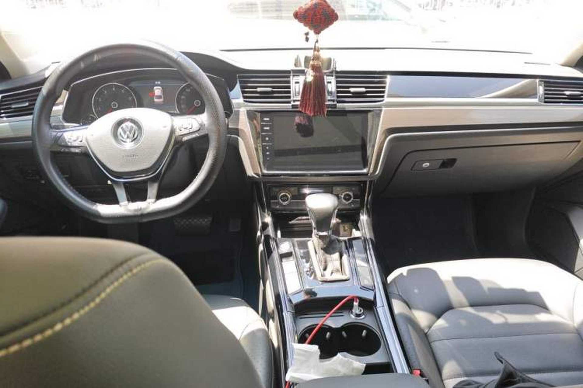 Used Volkswagen Phideon 2019 380TSI Two-Wheel Drive Business Edition China VI Standard Center Console