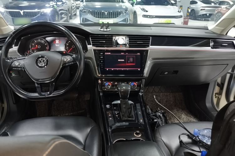 Used Volkswagen Phideon 2019 380TSI Two-Wheel Drive Business Edition China VI Standard Center Console