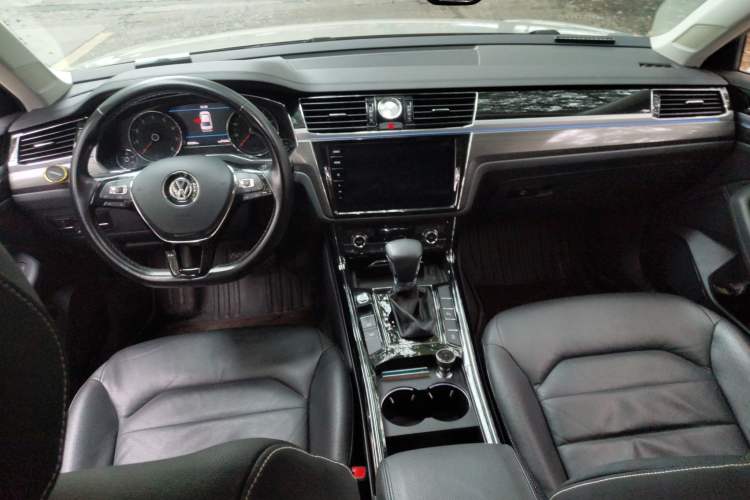 Used Volkswagen Phideon 2019 380TSI Two-Wheel Drive Business Edition China V Standard Center Console