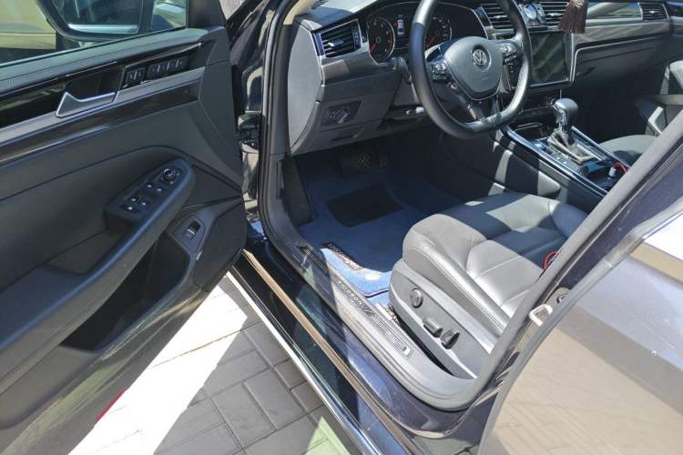 Used Volkswagen Phideon 2019 380TSI Two-Wheel Drive Business Edition China VI Standard Driver Seat