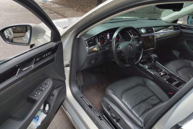 Used Volkswagen Phideon 2019 380TSI Two-Wheel Drive Business Edition China V Standard Driver Seat
