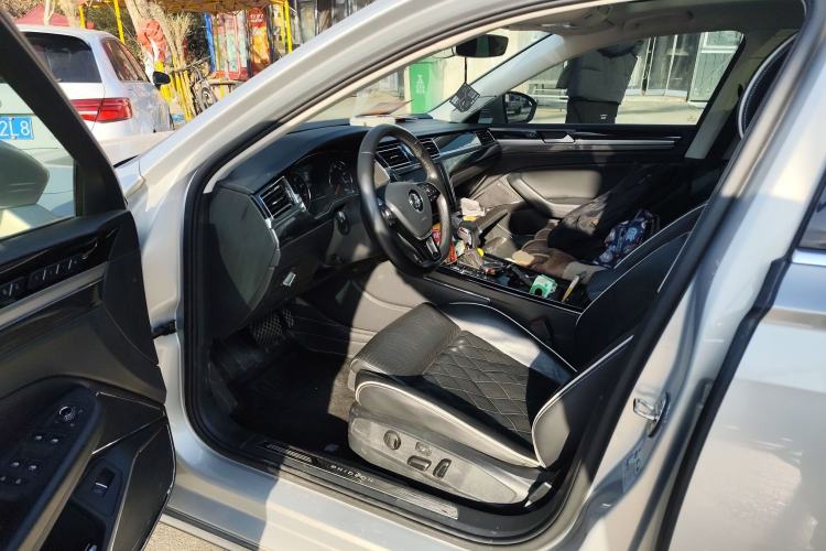 Used Volkswagen Phideon 2019 380TSI Two-Wheel Drive Flagship Version China VI Standard Driver Seat