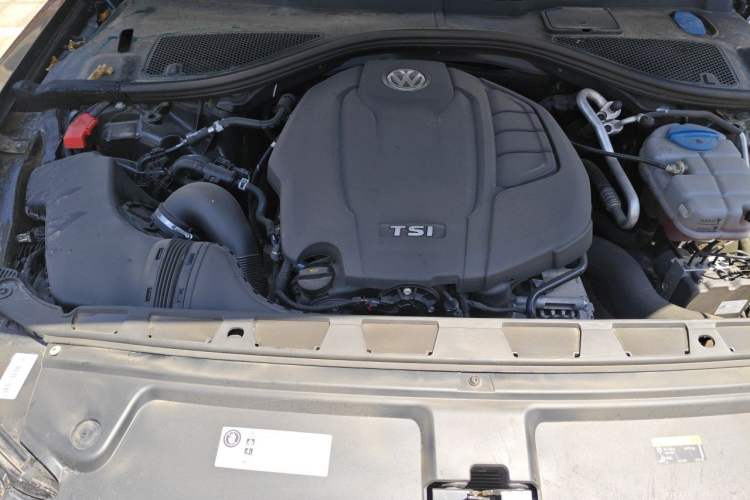 Used Volkswagen Phideon 2019 380TSI Two-Wheel Drive Business Edition China VI Standard Engine Bay
