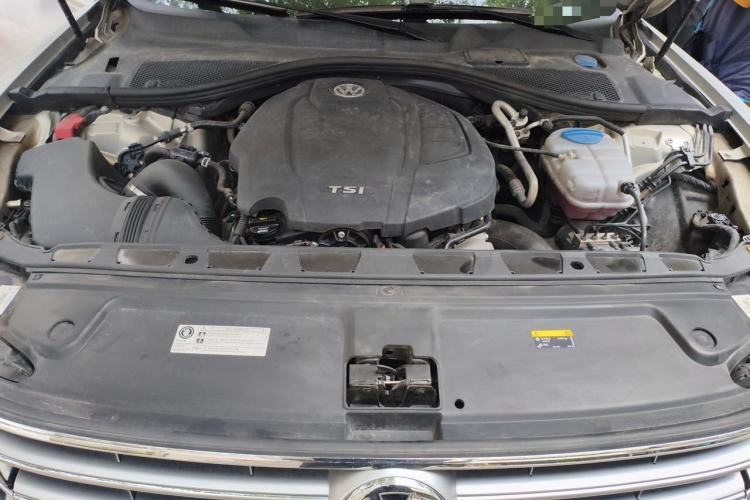 Used Volkswagen Phideon 2019 380TSI Two-Wheel Drive Luxury Flagship Version China VI Standard Engine Bay
