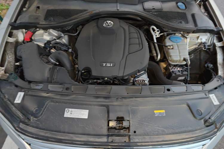 Used Volkswagen Phideon 2019 380TSI Two-Wheel Drive Business Edition China VI Standard Engine Bay