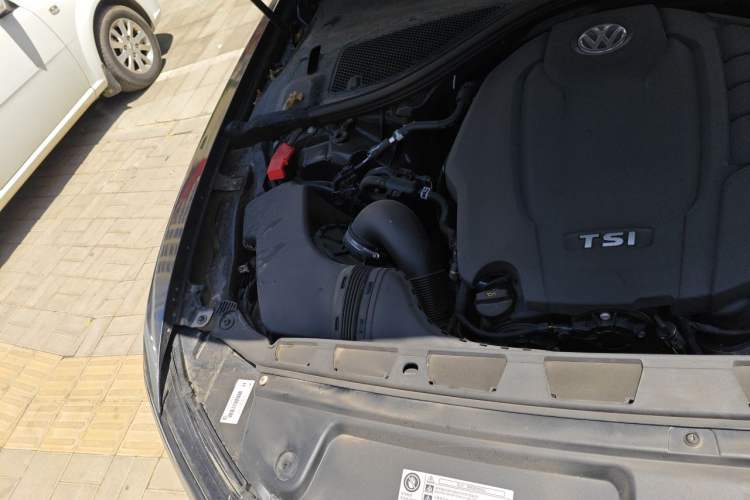 Used Volkswagen Phideon 2019 380TSI Two-Wheel Drive Business Edition China VI Standard Engine Bay Right