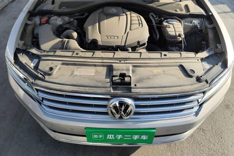 Used Volkswagen Phideon 2019 380TSI Two-Wheel Drive Flagship Version China VI Standard Engine Bay