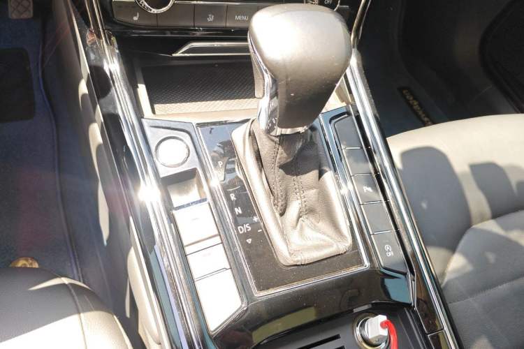 Used Volkswagen Phideon 2019 380TSI Two-Wheel Drive Business Edition China VI Standard Gear Lever