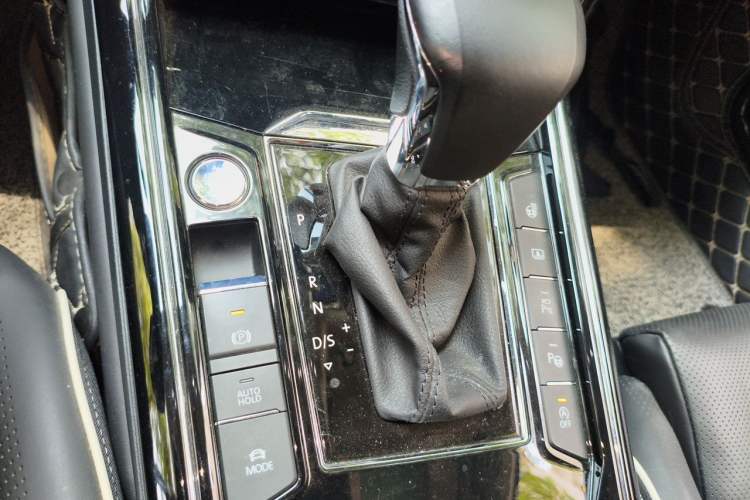 Used Volkswagen Phideon 2019 380TSI Two-Wheel Drive Luxury Flagship Version China VI Standard Gear Lever