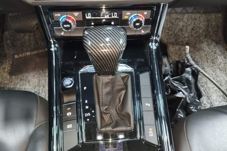 Used Volkswagen Phideon 2019 380TSI Two-Wheel Drive Business Edition China VI Standard Gear Lever