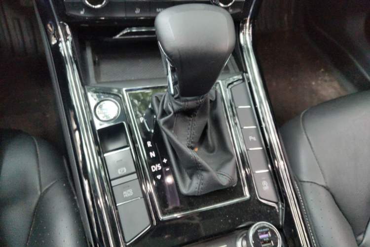 Used Volkswagen Phideon 2019 380TSI Two-Wheel Drive Business Edition China V Standard Gear Lever
