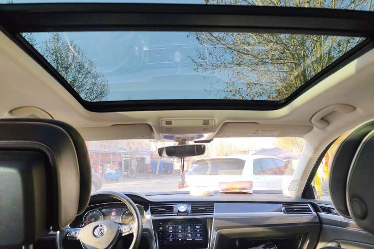 Used Volkswagen Phideon 2019 380TSI Two-Wheel Drive Flagship Version China VI Standard Headliner