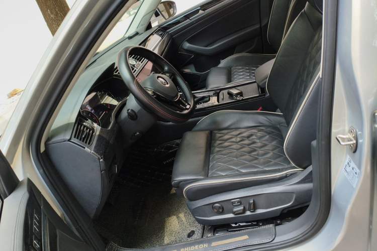 Used Volkswagen Phideon 2019 380TSI Two-Wheel Drive Luxury Flagship Version China VI Standard Left Front Seat
