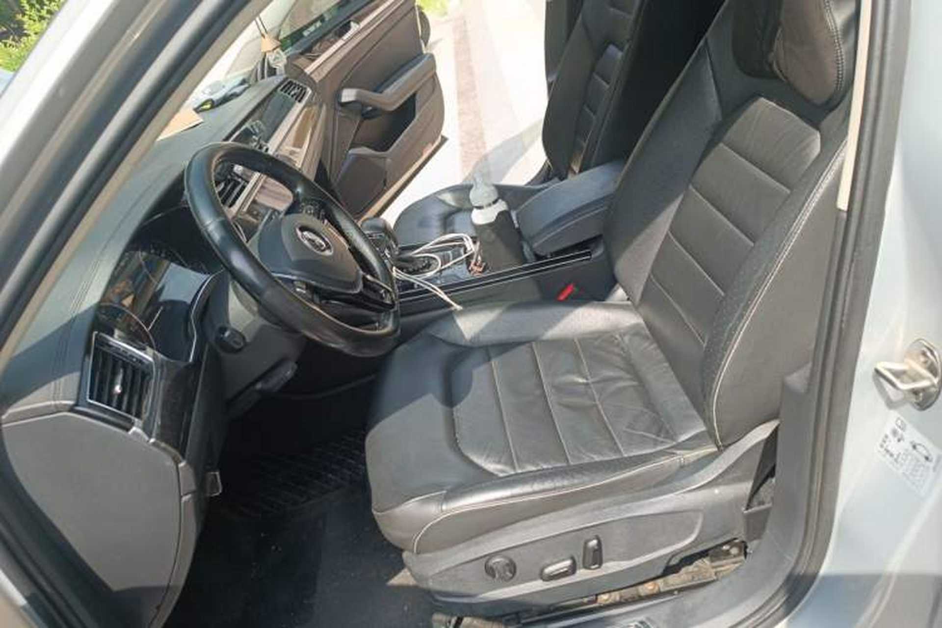 Used Volkswagen Phideon 2019 380TSI Two-Wheel Drive Business Edition China VI Standard Left Front Seat