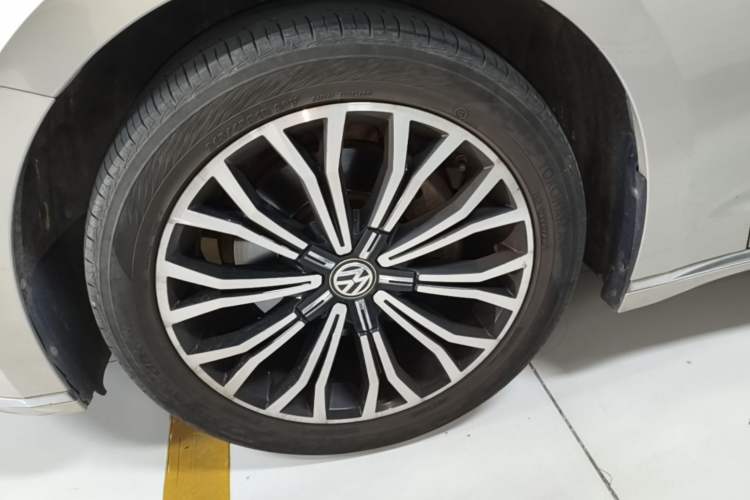 Used Volkswagen Phideon 2019 380TSI Two-Wheel Drive Business Edition China VI Standard Left Front Wheel Hub