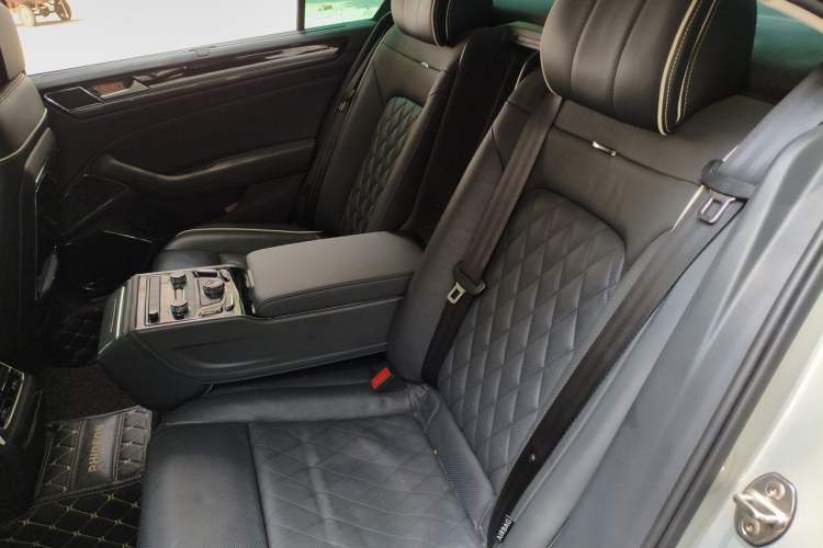 Used Volkswagen Phideon 2019 380TSI Two-Wheel Drive Luxury Flagship Version China VI Standard Left Rear Seat