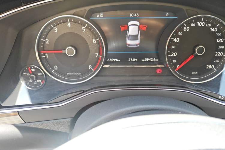 Used Volkswagen Phideon 2019 380TSI Two-Wheel Drive Business Edition China VI Standard Odometer Close Up