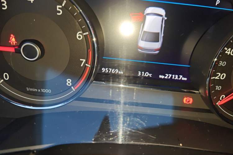 Used Volkswagen Phideon 2019 380TSI Two-Wheel Drive Business Edition China VI Standard Odometer Close Up