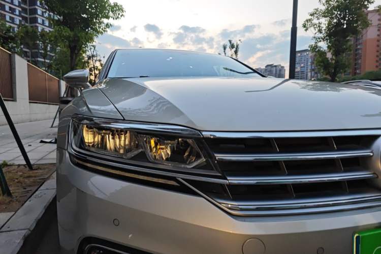 Used Volkswagen Phideon 2019 380TSI Two-Wheel Drive Business Edition China VI Standard Right Front Headlight