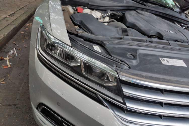 Used Volkswagen Phideon 2019 380TSI Two-Wheel Drive Business Edition China V Standard Right Front Headlight