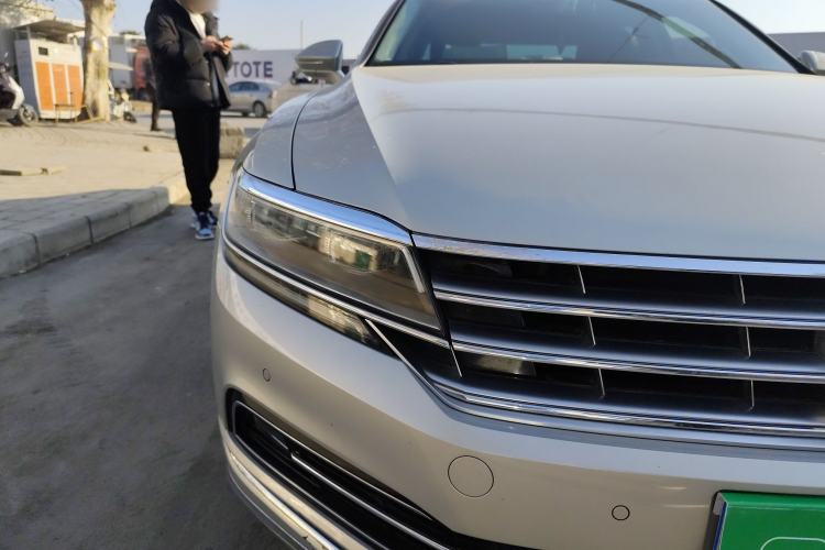 Used Volkswagen Phideon 2019 380TSI Two-Wheel Drive Flagship Version China VI Standard Right Front Headlight