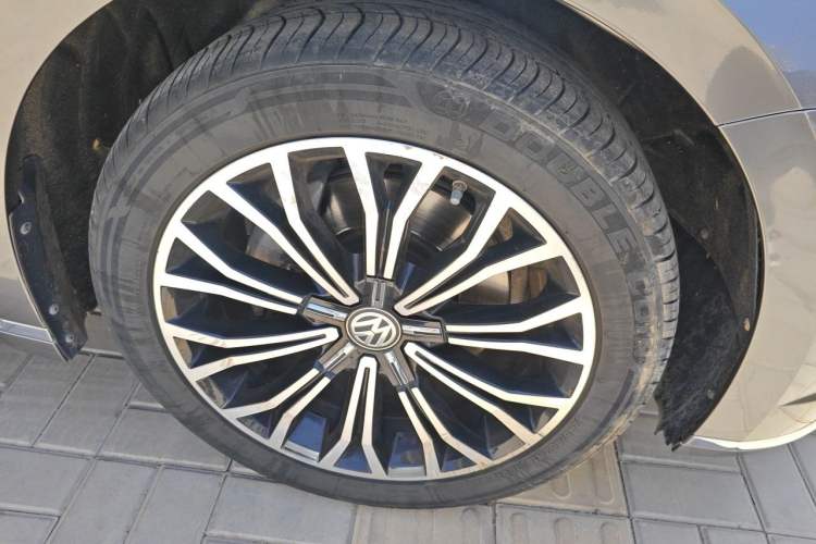 Used Volkswagen Phideon 2019 380TSI Two-Wheel Drive Business Edition China VI Standard Right Front Wheel Hub
