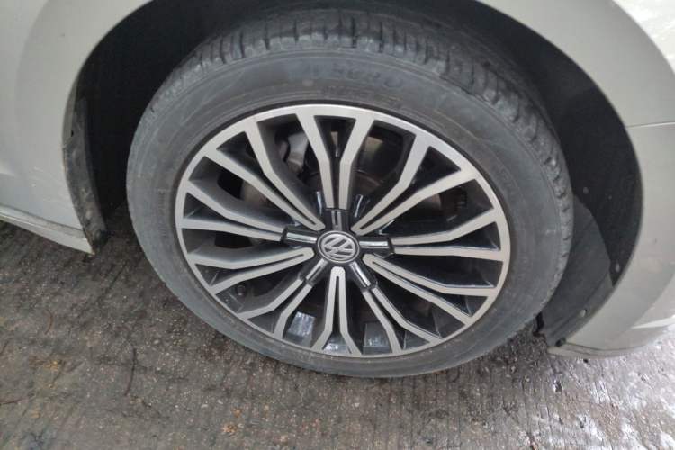 Used Volkswagen Phideon 2019 380TSI Two-Wheel Drive Business Edition China V Standard Right Front Wheel Hub