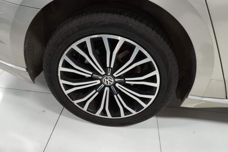 Used Volkswagen Phideon 2019 380TSI Two-Wheel Drive Business Edition China VI Standard Right Rear Wheel Hub